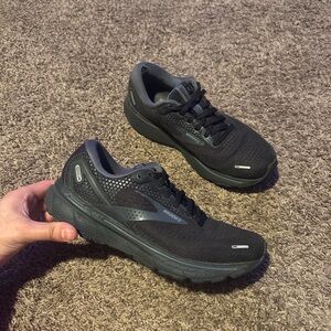 Brooks Black Athletic Sneakers